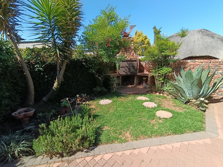 2 Bedroom Property for Sale in Pellissier Free State